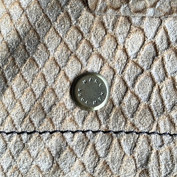 Marc New York - Andrew Marc light-tan leather crossbody purse - Picture 3 of 11